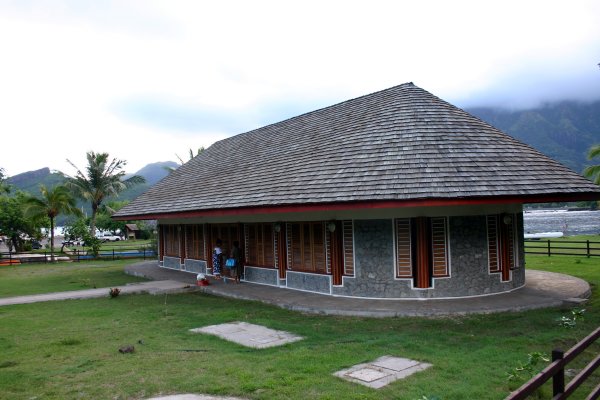 Artisan - filled with arts and crafts